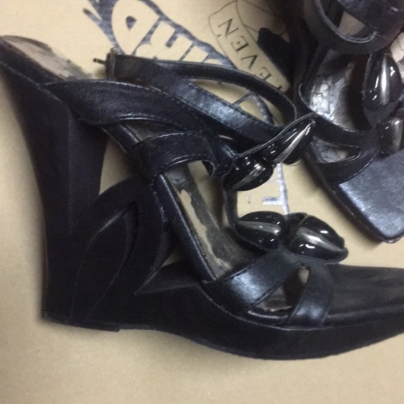 Shoes - Picture 3 of 4